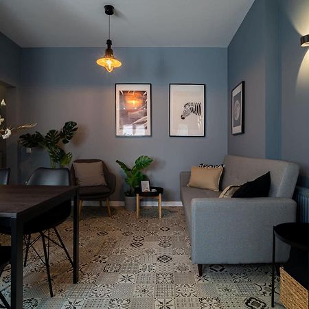 Chic Black & White 2Br Retreat On Dambovitei Bucharest Exterior photo