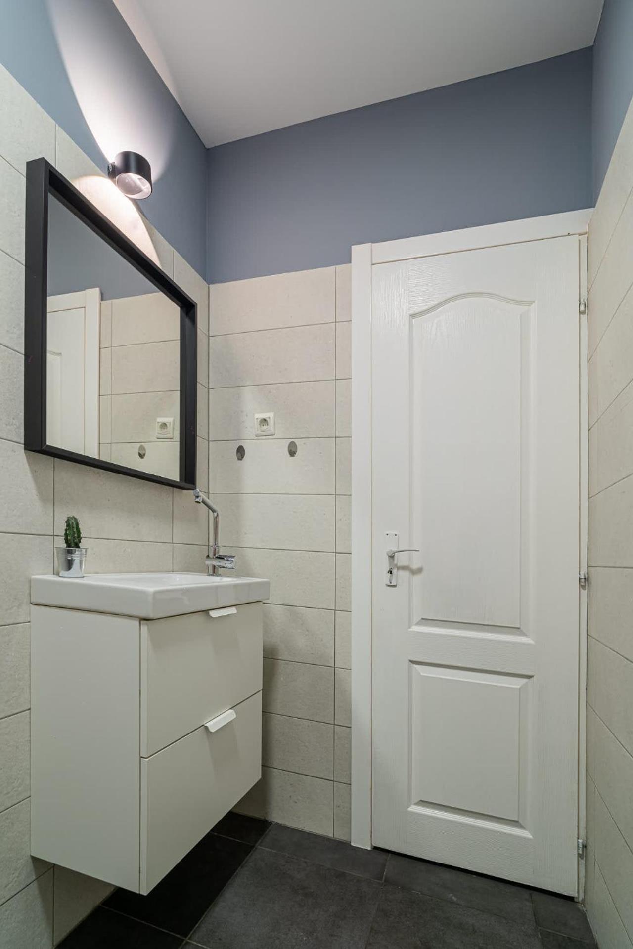 Chic Black & White 2Br Retreat On Dambovitei Bucharest Exterior photo