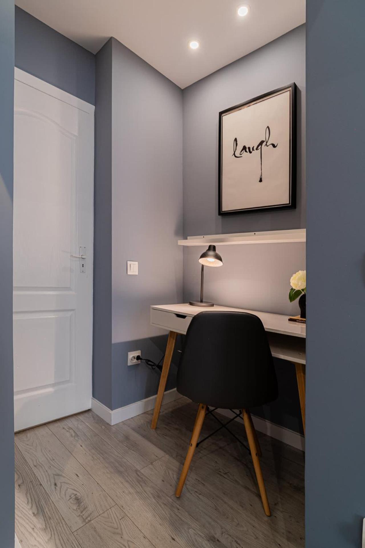 Chic Black & White 2Br Retreat On Dambovitei Bucharest Exterior photo