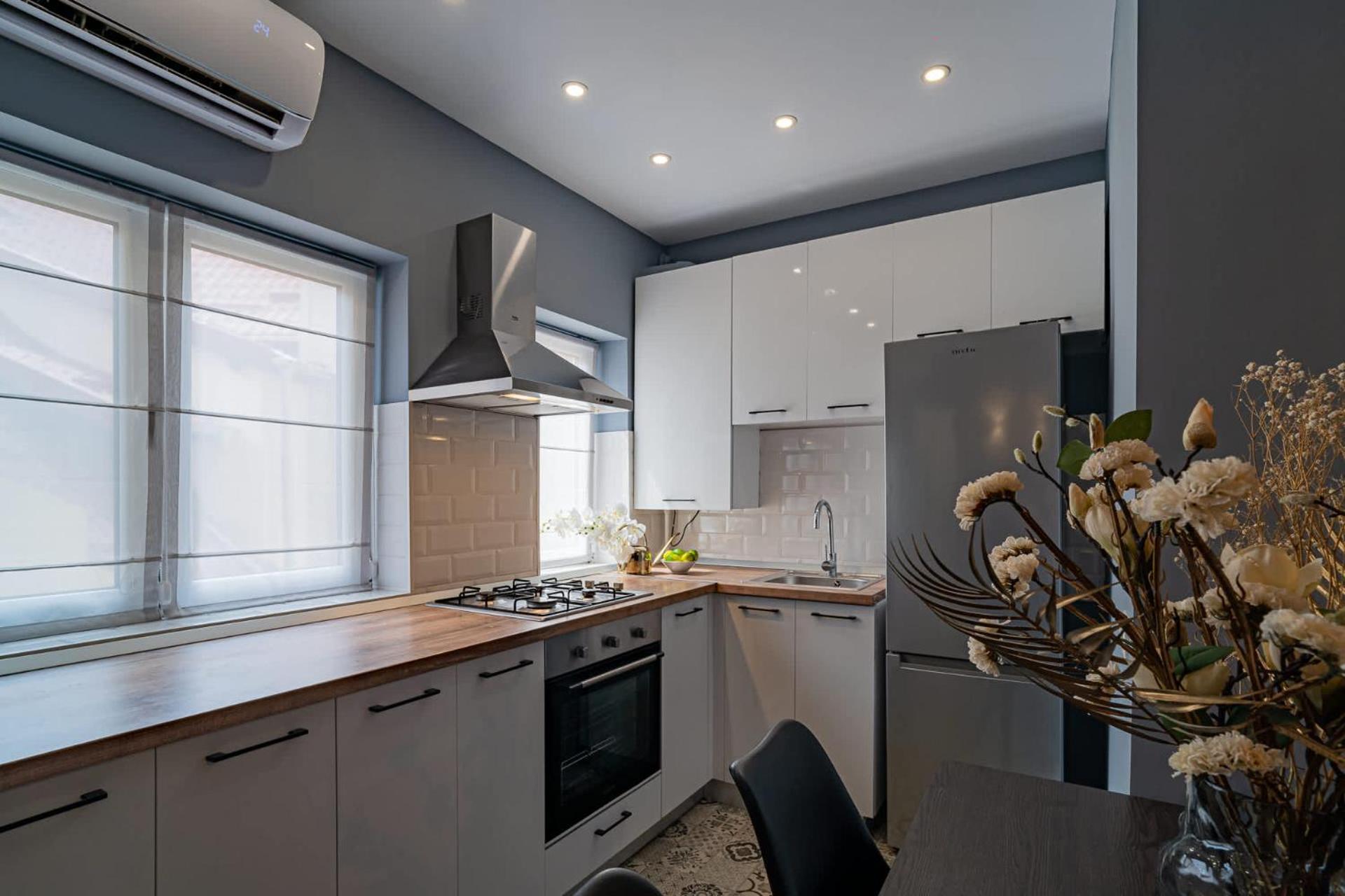 Chic Black & White 2Br Retreat On Dambovitei Bucharest Exterior photo