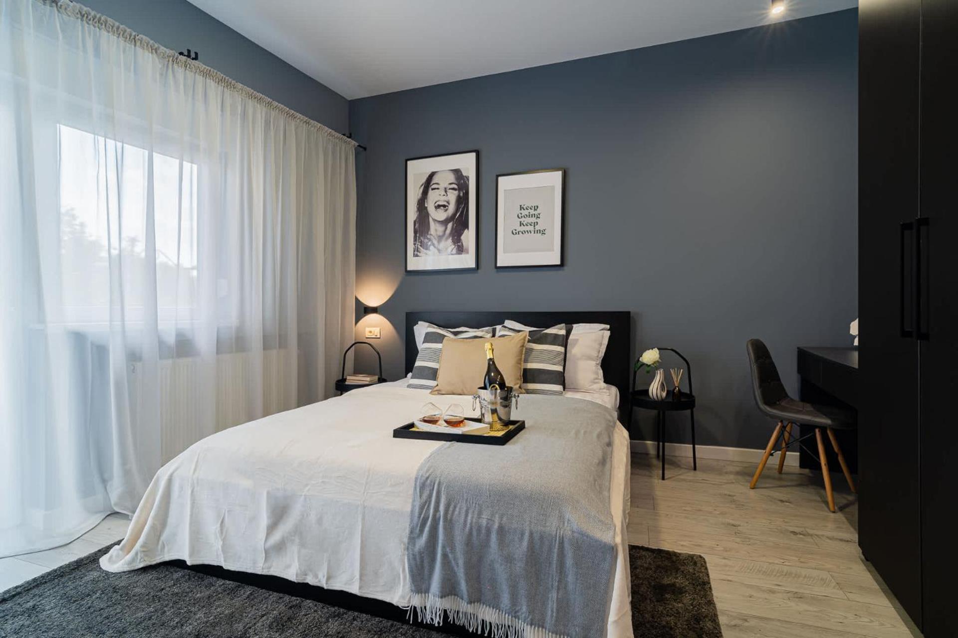 Chic Black & White 2Br Retreat On Dambovitei Bucharest Exterior photo